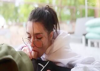 Nerdy Look Girl Oral Session Bedroom POV Clip